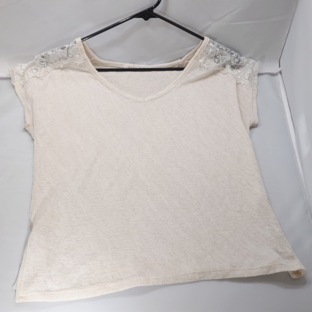 Bien Oui, size M lace shoulder sheer top